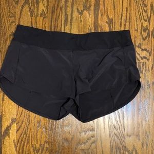 size 12 lululemon speed up shorts 2.5